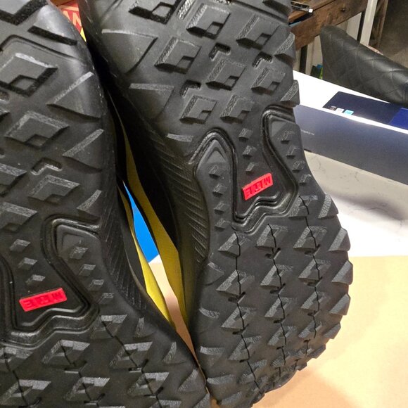 NEW VANS MTE Crosspath Yellow Black Hiking Shoes Men's 12 VN000CVUYLW NEW - Picture 9 of 10